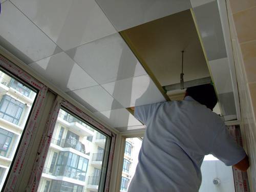 家庭廚房鋁扣板吊頂規(guī)格-廚房鋁扣板吊頂廠家表示廚房的安裝尤為重要