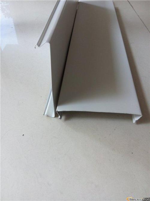 長條鋁合金扣板價格-區(qū)分選購PVC塑料扣板和鋁合金扣板