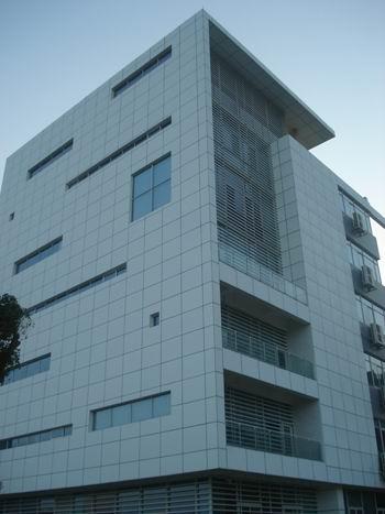 建筑鋁扣板-工程鋁扣板廠家這就給大家盤盤鋁單板幕墻的優勢有哪些