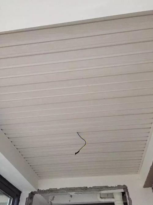 無錫生態集成吊頂-陽臺吊頂用生態木還是鋁扣板吊頂