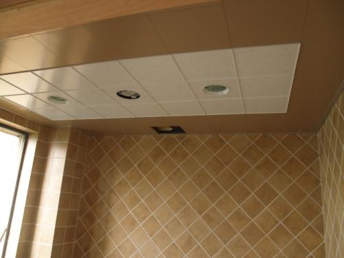 集成吊鋁扣板很薄-鋁扣板批發廠家講講集成鋁扣板吊頂多少錢