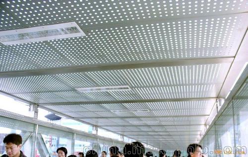 室內(nèi)墻體鋁扣板裝飾材料-室內(nèi)鋁扣板廠家講吊頂這種常用的裝飾方法