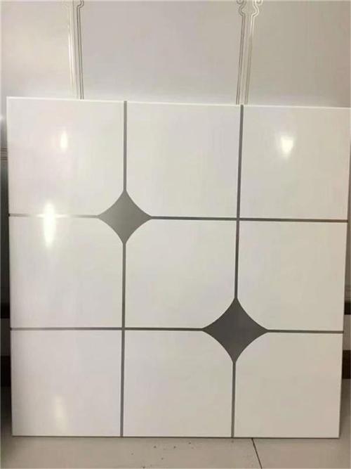 鋁扣板條批發(fā)廠家-300x300鋁扣板批發(fā)廠家-長(zhǎng)春鋁扣板廠家批發(fā)廠家