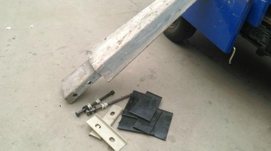 護(hù)軌鋁扣板-鋁扣板生產(chǎn)廠家叫你幾招解決它