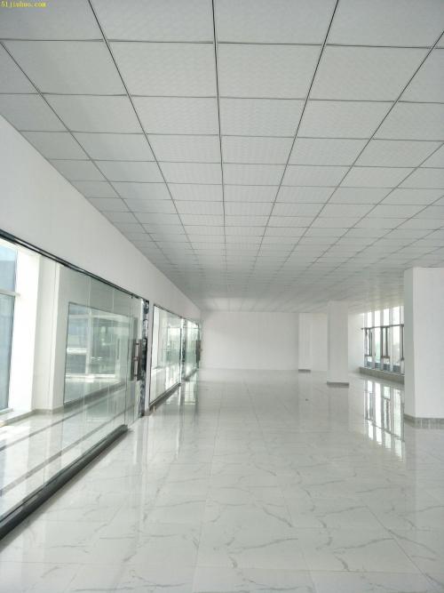 辦公樓鋁扣板-辦公室吊頂應該選擇鋁扣板還是鋁單板