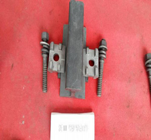 護(hù)軌鋁扣板-鋁扣板生產(chǎn)廠家叫你幾招解決它