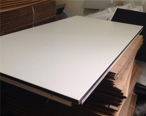 0.6白色鋁扣板-銀白和白色鋁扣板-白色鋁扣板褪色