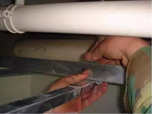 鋁扣板墻面圖解-鋁扣板吊頂立面圖解析-灰色墻面鋁扣板圖片