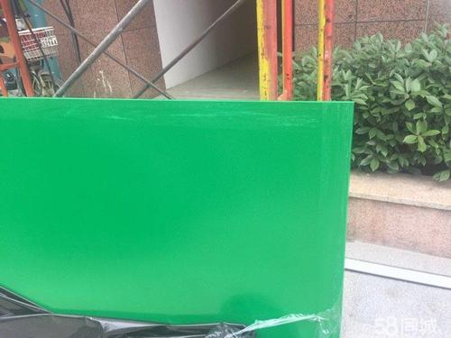 綠色鋁扣板-聽鋁扣板生產廠家講講鋁條扣特點有哪些