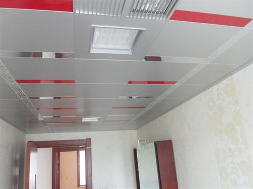 成都鋁扣板吊頂廠家-不如來看看客廳鋁扣板吊頂廠家怎么講