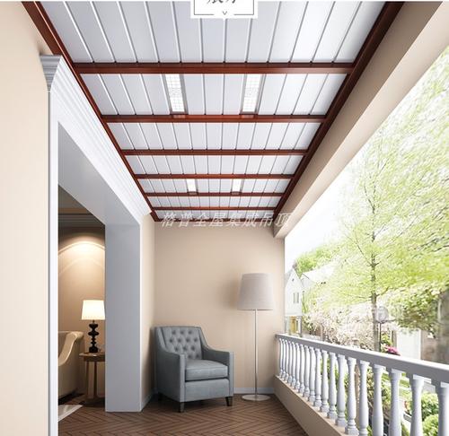 陽(yáng)臺(tái)藝術(shù)集成吊頂-陽(yáng)臺(tái)吊頂用桑拿板還是鋁扣板好呢