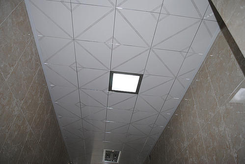 青島集成吊頂市場-中山鋁扣板批發廠家告訴你集成吊頂優點有什么