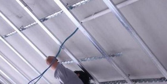 鋁扣板天花彈線-鋁格柵的安裝只要跟著佛山鋁天花廠家做這幾步