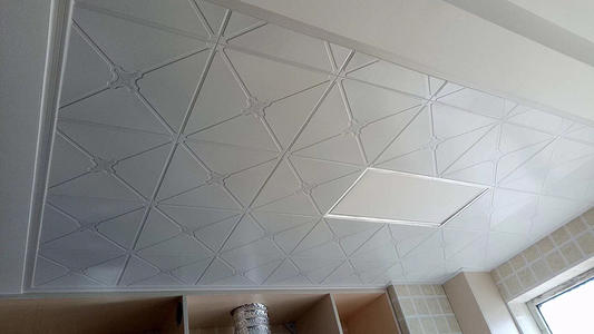 哈密集成吊頂-沖孔鋁扣板吊頂?shù)奶攸c