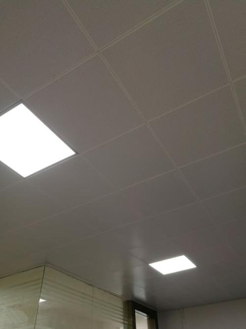 廣州鋁扣板吊頂生產廠家-廣州鋁天花廠家來告訴你集成吊頂鋁扣板怎么拆