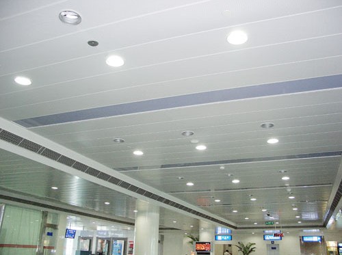 鋁合金條形鋁扣板-鋁扣板廠家直銷特點在哪里