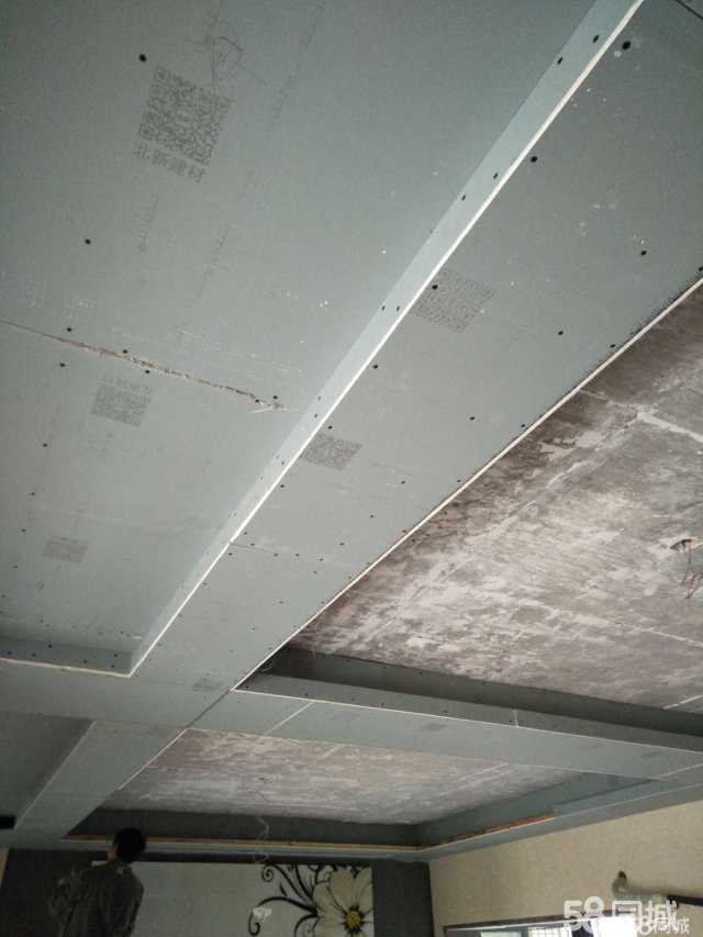 各式吊頂鋁扣板圖片-客廳鋁扣板吊頂廠家一一給你們介紹