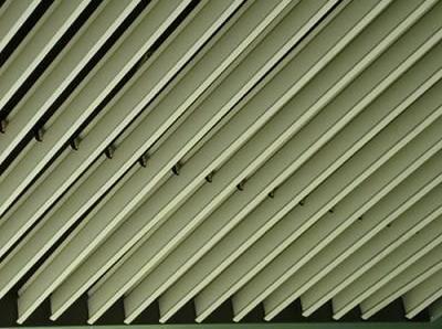 鋁扣板吊片-跟鋁扣板生產廠家看一下鋁掛片天花種類有哪些