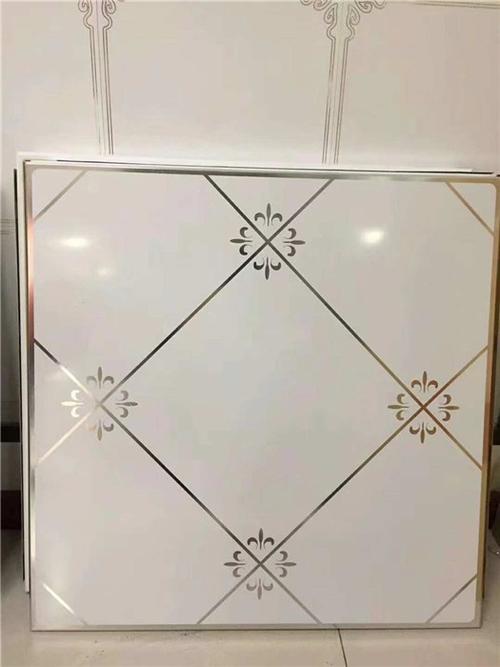 鋁扣板條批發(fā)廠家-300x300鋁扣板批發(fā)廠家-長(zhǎng)春鋁扣板廠家批發(fā)廠家