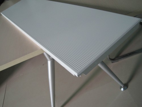 生產(chǎn)鋁扣板吊頂廠家-佛山鋁扣板廠家講講鋁扣板價格差在哪里