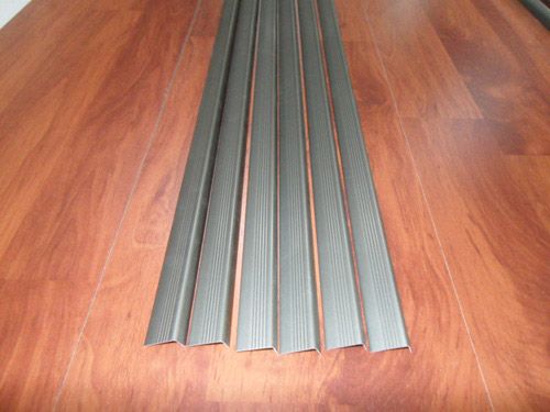 鋁方板吊頂和鋁扣板吊頂-傳統扣板吊頂和集成吊頂選哪個