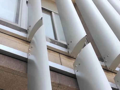 常規(guī)鋁單板廠家-跟中山鋁天花廠家看看鋁格柵吊頂?shù)男吞?hào)規(guī)格有哪些