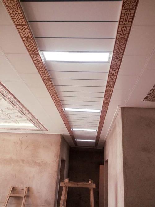 陽臺集成吊頂效果-陽臺吊頂用桑拿板還是鋁扣板好呢