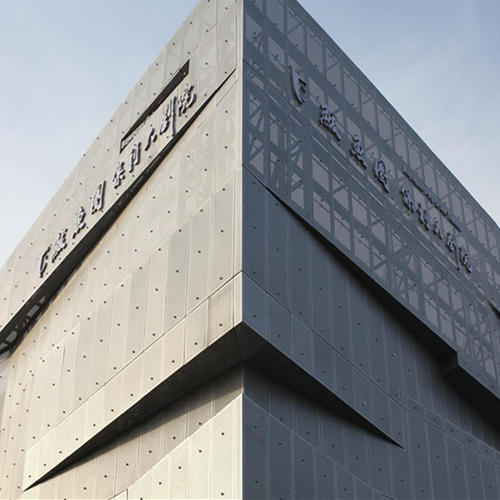 波浪形鋁方通幕墻-看看木紋鋁方通廠家怎么說