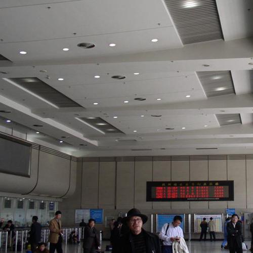 江西鋁扣板吊頂廠家-廣西貴港天花鋁扣板廠家問餐廳用什么天花好看