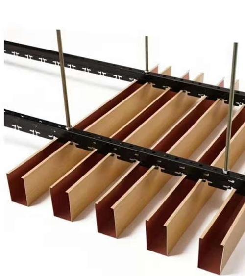 鋁條鋁扣板生產(chǎn)商-來(lái)看看C型鋁條扣怎么樣