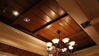 條形鋁扣板效果圖-客廳鋁扣板吊頂廠家一一給你們介紹