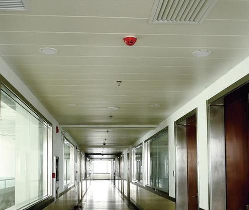 集成吊頂邊緣鋁扣板處理-鋁扣板生產(chǎn)廠家之鋁扣板吊頂驗收怎么做