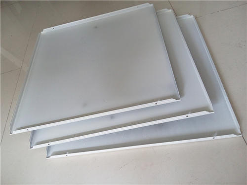 鋁扣板形狀-鋁扣板生產(chǎn)廠家教你參透鋁條扣價(jià)格