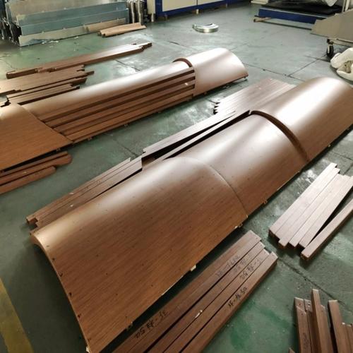 鹽城木紋鋁單板廠-工程鋁扣板廠家這就給大家盤盤鋁單板幕墻的優勢有哪些