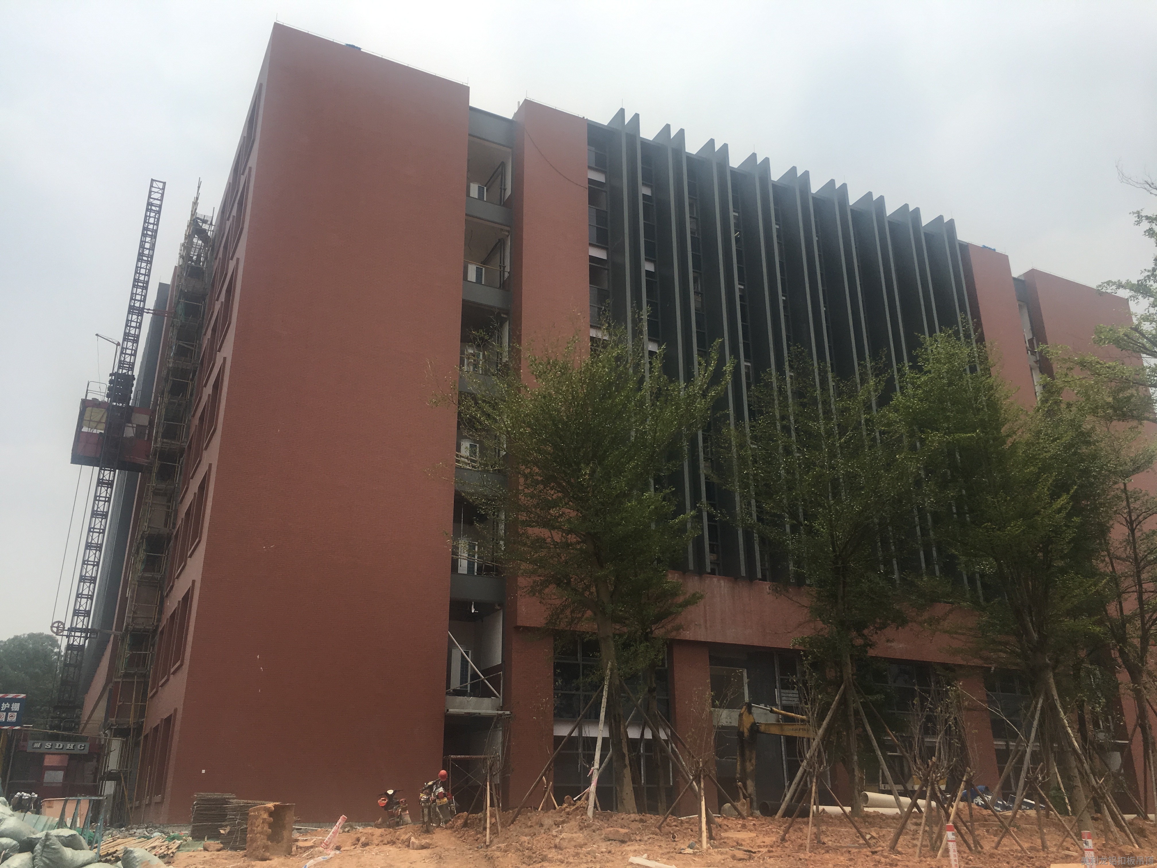 佛山美利龍高校鋁扣板吊頂工程案例之佛山大學新校區 佛山美利龍高校鋁扣板吊頂工程案例之佛山大學新校區