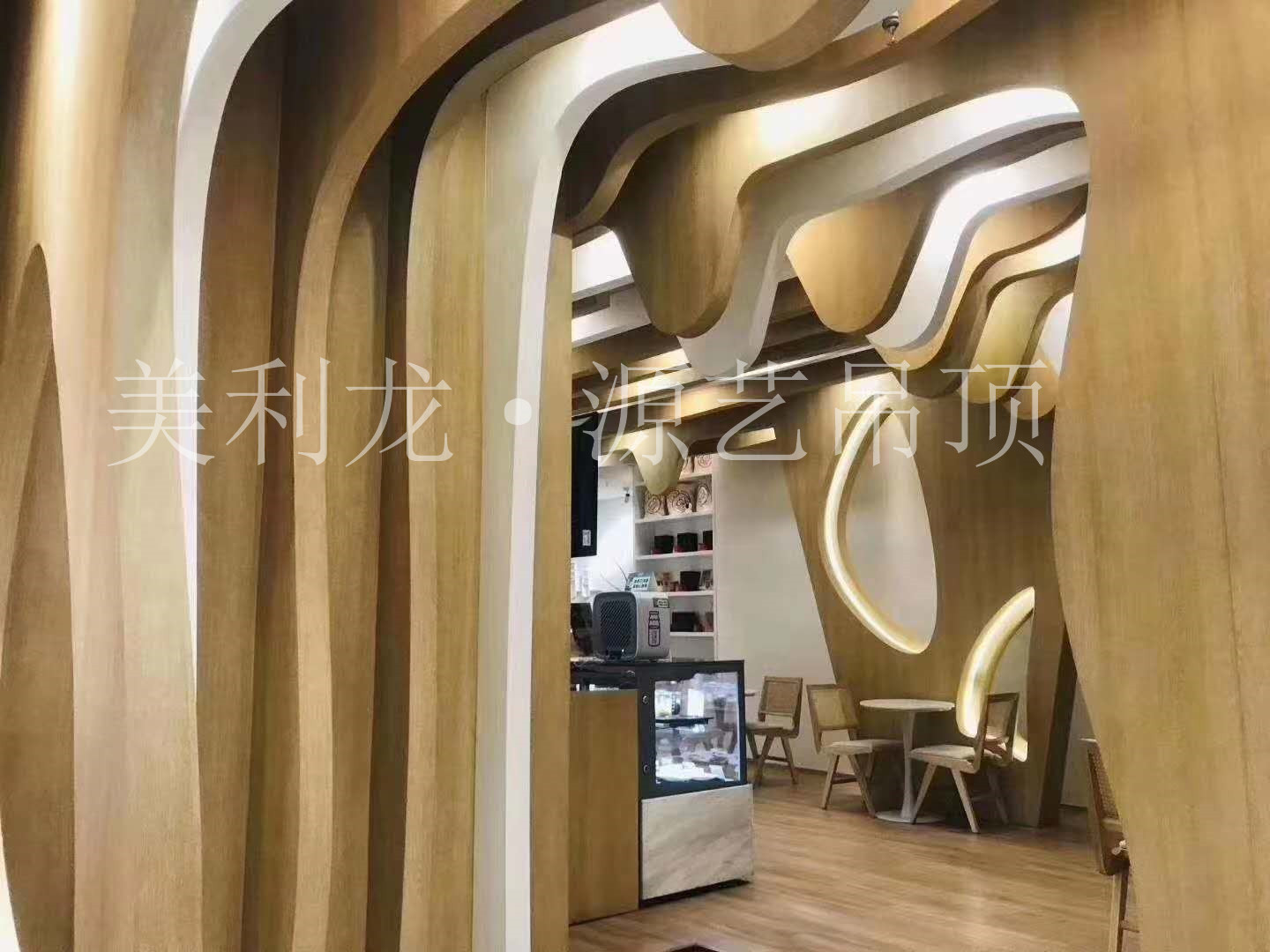 弧形鋁方通吊頂 弧形鋁方通吊頂