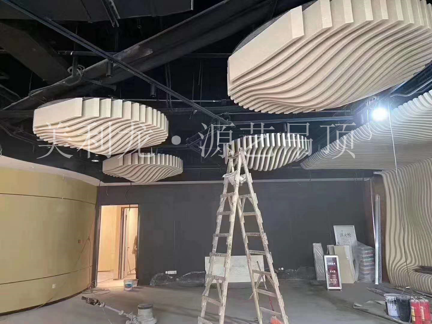 弧形鋁方通吊頂 弧形鋁方通吊頂