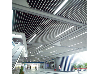 聽佛山鋁天花廠家講講不同鋁掛片吊頂的特點