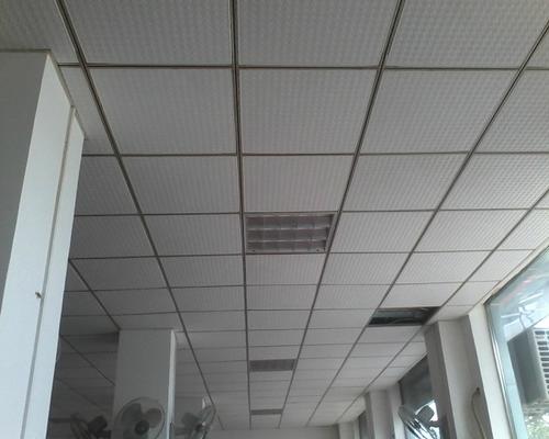 廚房鋁扣板吊頂材料價格-跟著廚房鋁扣板吊頂廠家看了再決定