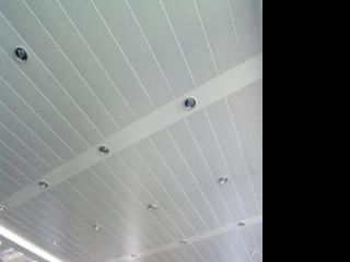 集成吊頂鋁扣板訂制-辦公室吊頂應(yīng)該選擇鋁扣板還是鋁單板