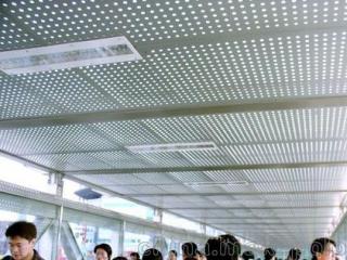 室內墻面鋁扣板裝飾材料-室內防潮吊頂材料怎么選