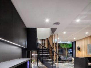 會(huì)議室吊頂鋁扣板-新式鋁蜂窩大板吊頂效果圖