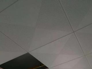 鋁天花鋁扣板廠家-佛山鋁天花廠家淺談金屬鋁天花的優勢